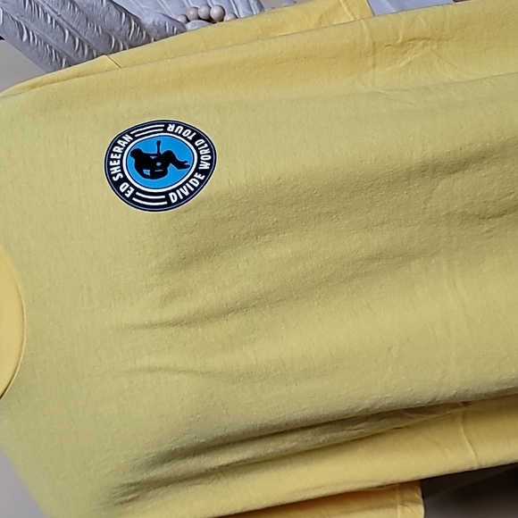 Ed Sheeran Divide World Tour Tee And Plush Keychain - SZ XXL - Picture 2 of 6